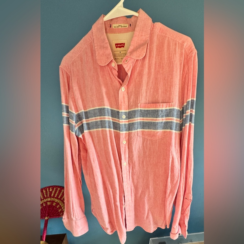 Levi's Men's Coral and Blue Striped Button-Down Shirt

#levis
#shirt
#style